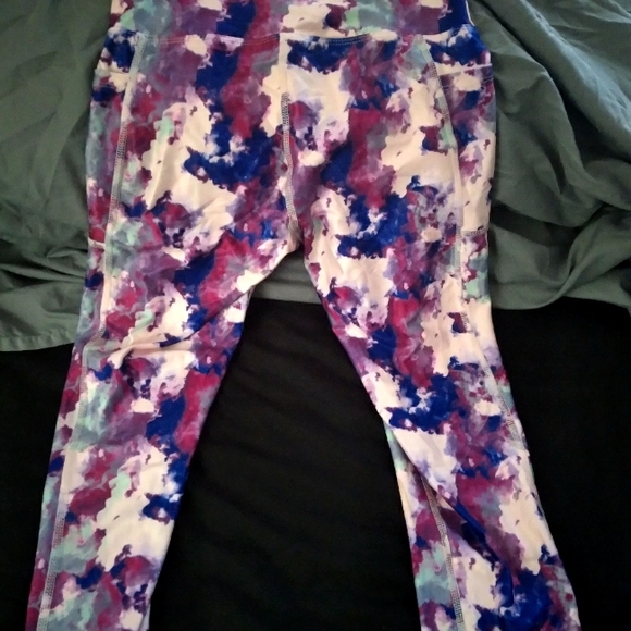 NWOT Bally Workout Capri - Picture 1 of 4